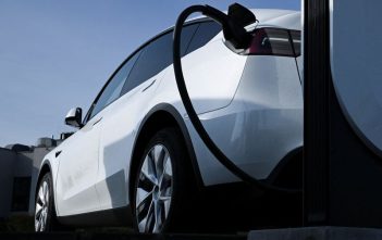 Tesla’s Q1 2025 Earnings Miss Estimates; Musk Refocuses on Company Amid Political Backlash Tesla Q1 2025 earnings report chart
