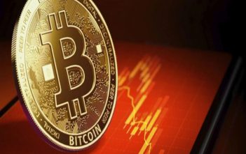 Graph showing altcoins drop after US credit rating downgrade in 2025