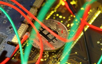 Bitcoin chart showing price stability at $104,000 amid global trade concerns