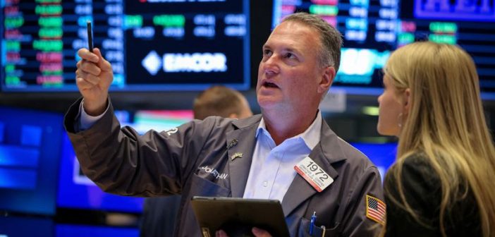 Traders monitoring financial markets amid geopolitical developments and Federal Reserve announcements